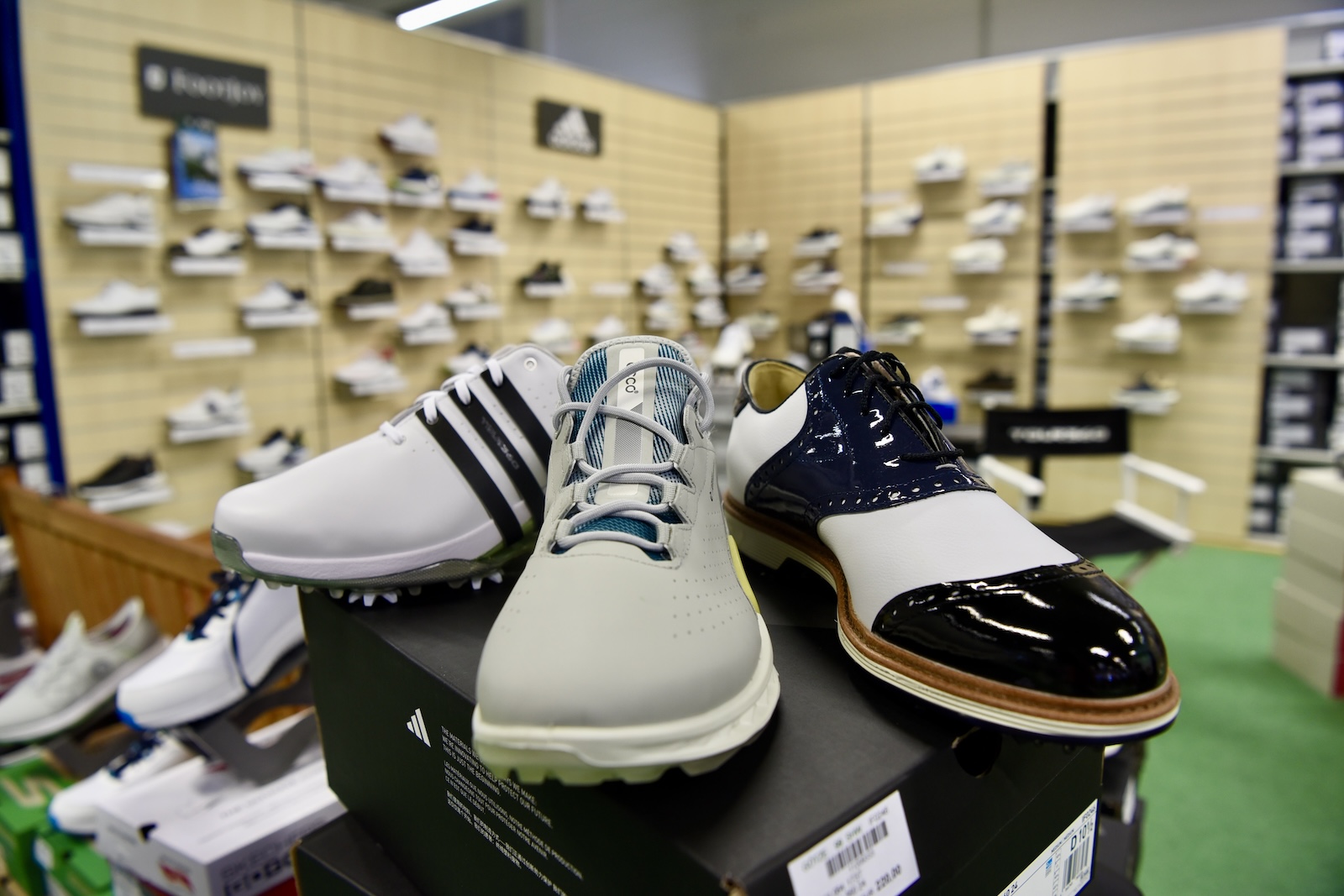 Golfschuhe mit und ohne Spikes