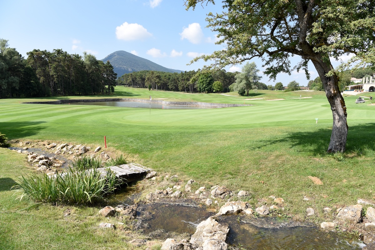 Perfektes Ziel für eine Golfreise an die Côte d'Azur: Der Golfplatz Château de Taulane