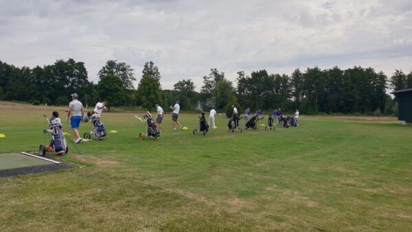Training auf der Driving Range des Licher Golf-Club