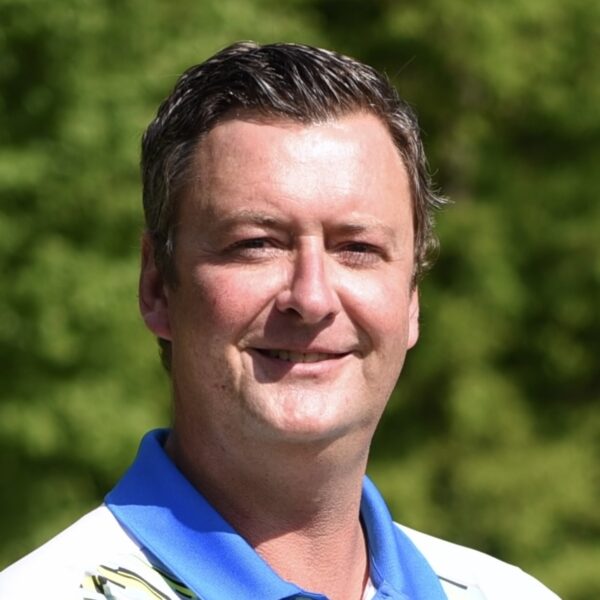 Richard Nömeier, Golflehrer im Golf-Club Hof Hausen vor der Sonne