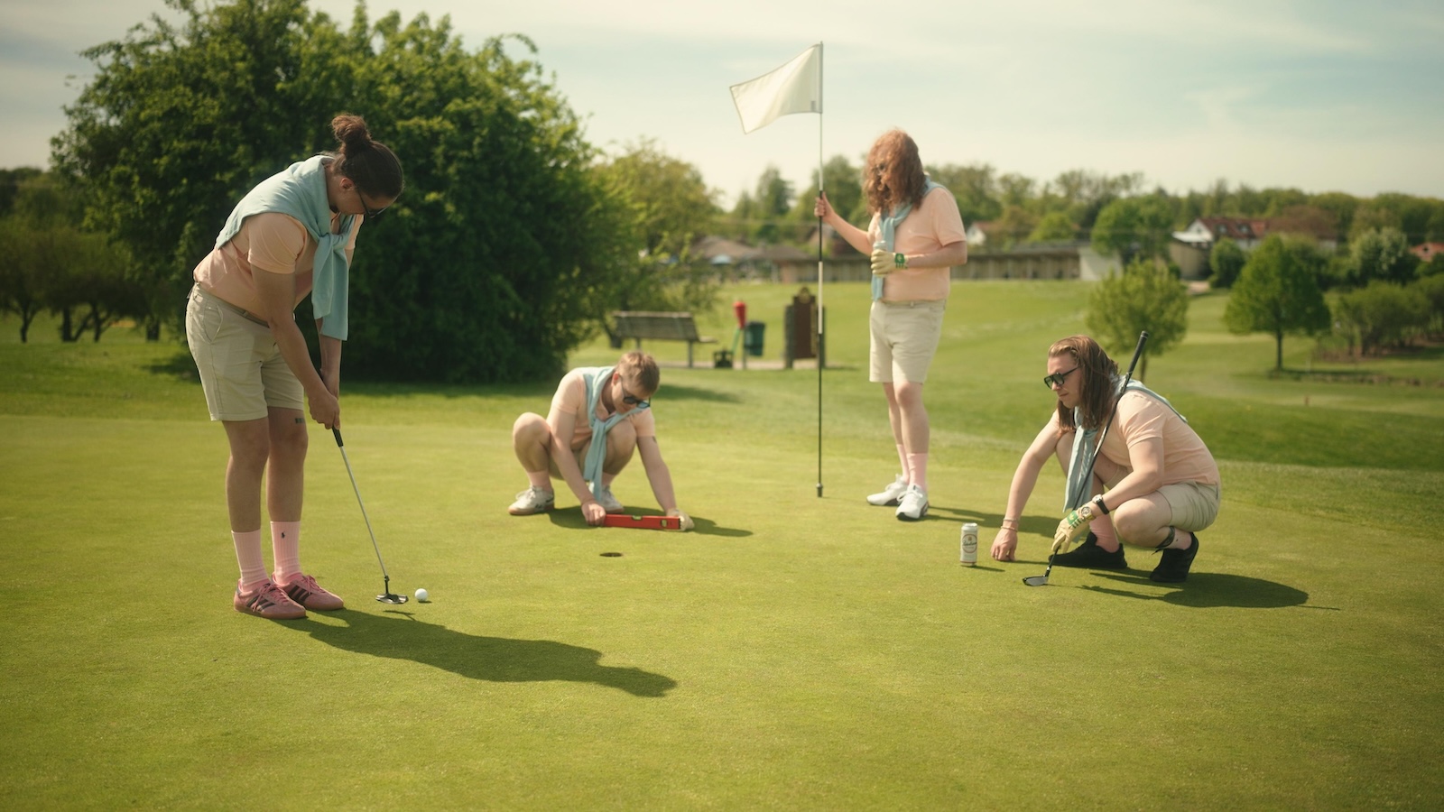 Doppelbock beim Videodreh für Platzwart auf dem Golfplatz Altenstadt