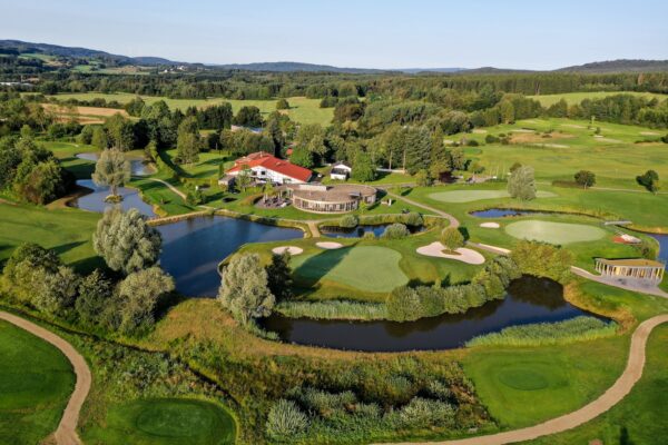 Erstklassig Golf spielen und entspannen am Bostalsee