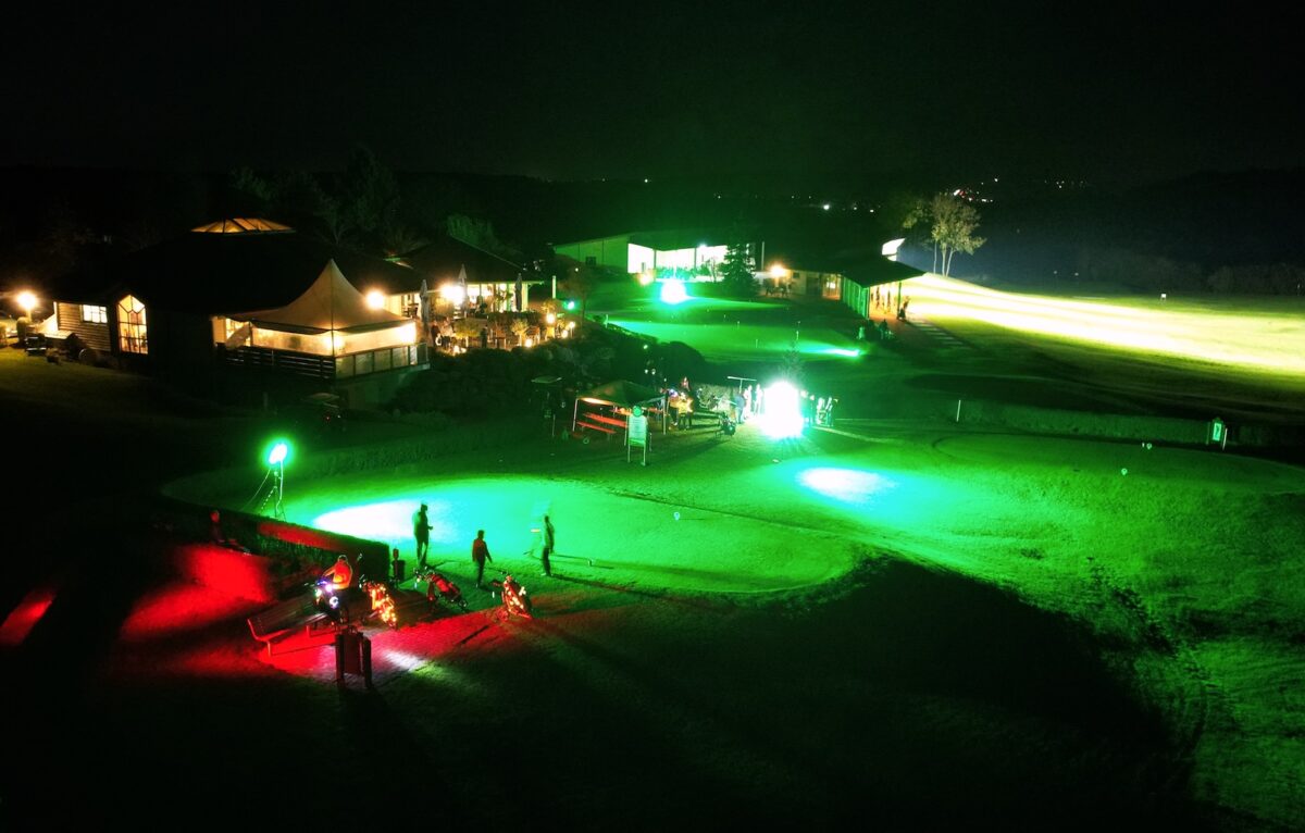 Night Golf Party in Altenstadt: Schwingen unter Sternen