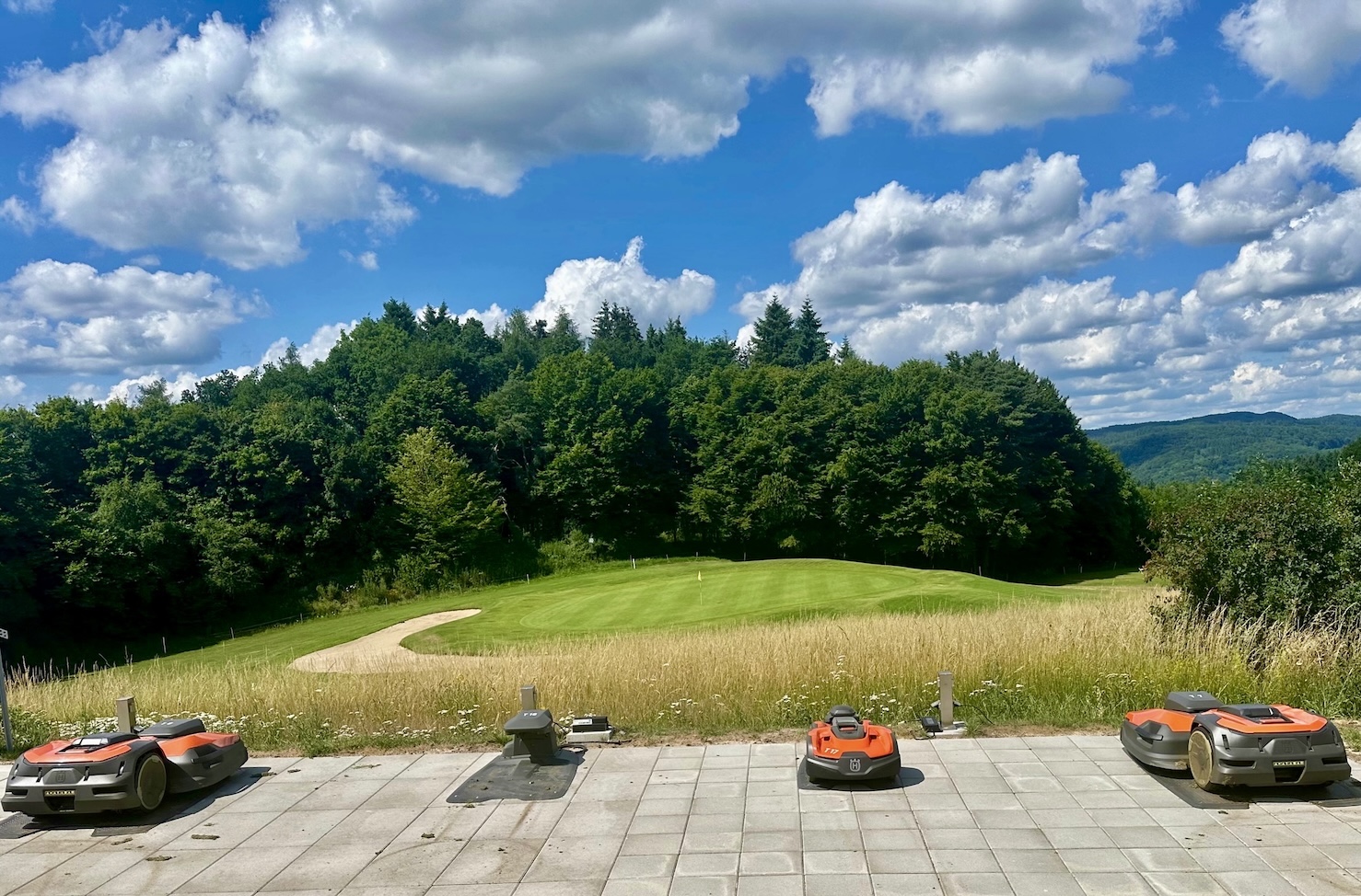 Mähroboter auf dem Golfplatz Dillenburg