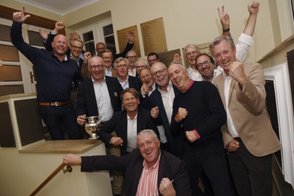 Pokal nach Frankfurt, rote Laterne in den Spessart