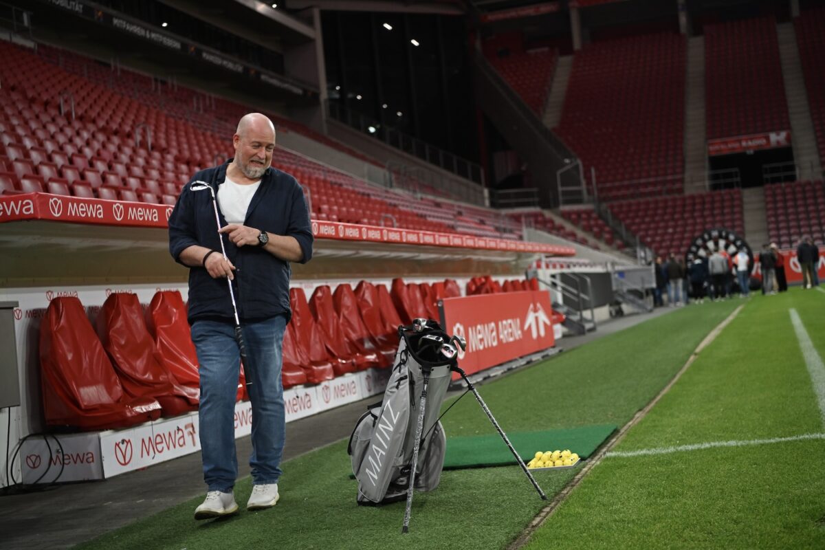 Golf in der MEWA Arena von Mainz 05