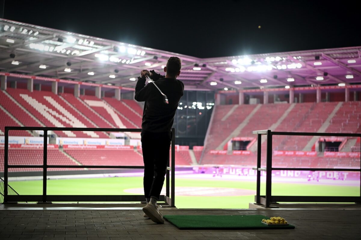 Golf in der MEWA Arena von Mainz 05
